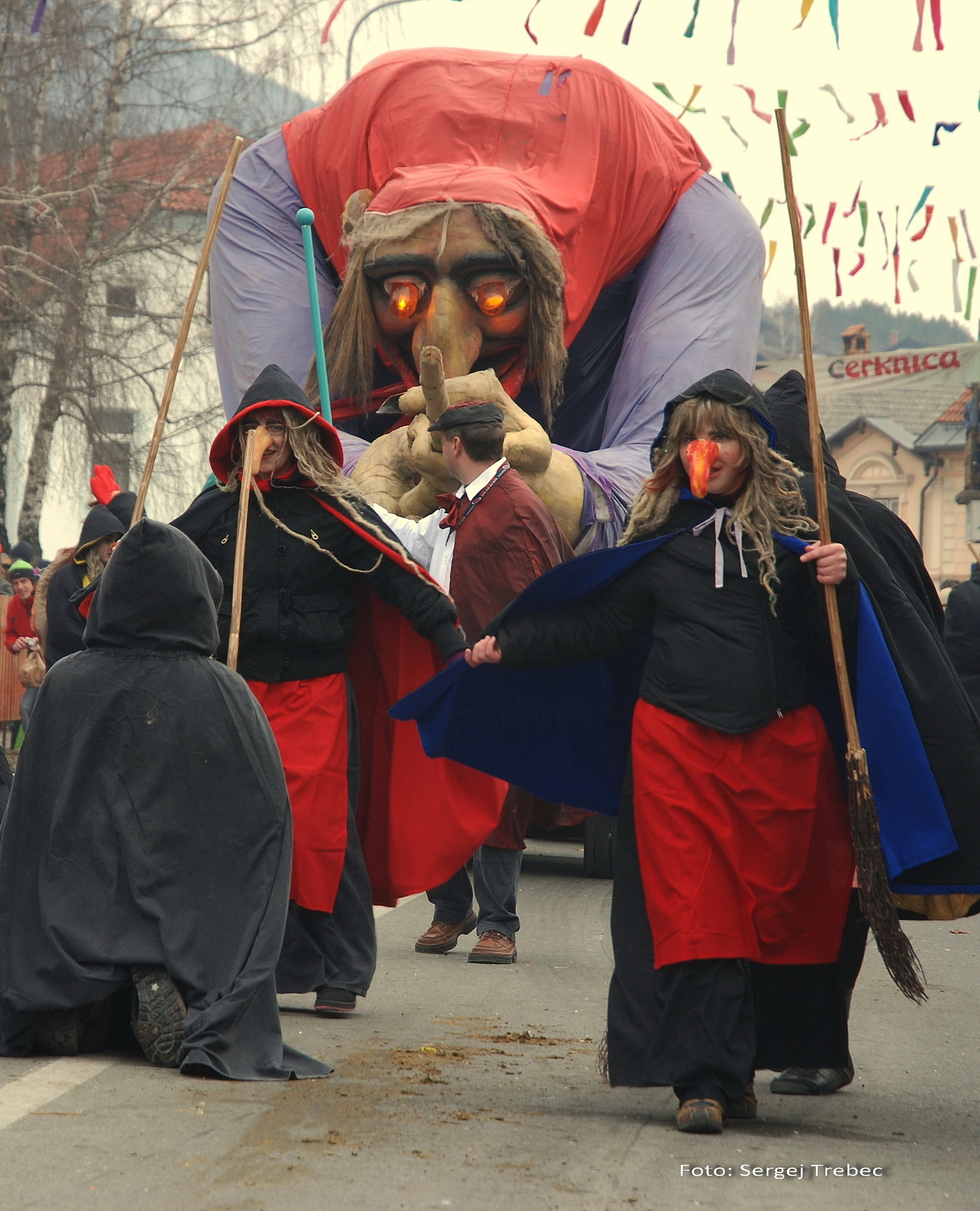 Carnaval de Cerknica, www.slovenia.info, arhiv RRA Zeleni kras d.o.o. Carnaval de Cerknica, www.slovenia.info, arhiv RRA Zeleni kras d.o.o.