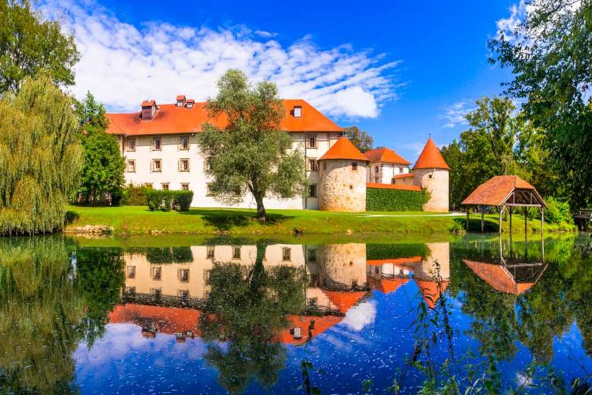 Otočec-grad-shutterstock_1523540735-1000-e1596704133371.jpg Otočec-grad-shutterstock_1523540735-1000-e1596704133371.jpg