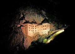 Castillo de Predjama 