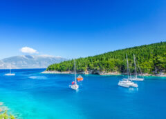 Las aguas turquesas de Paxos convierten esta isla en una de las paradas más espectaculares del crucero.